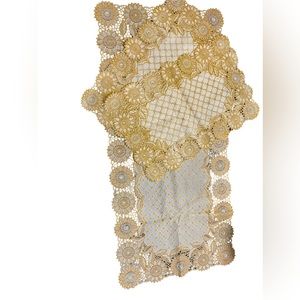 Very beautiful table vintage mats.